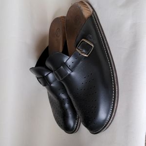Leder Birkenstock-style covered toe sandle size 10